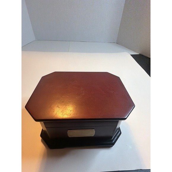 Thomas Kinkade Garden of Prayer Music Box Collectible Decorative Display - Picture 10 of 14